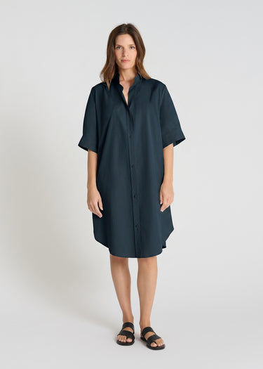Robe chemise femme bleu nuit en popeline stretch, col montant, manches courtes - Vue de face Amaryllis