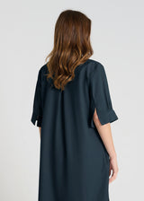 Robe chemisier femme bleu nuit, pli d'aisance au dos, col montant structurant - Vue arrière Amaryllis