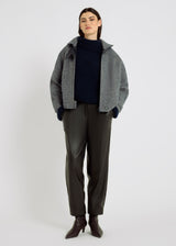 Blouson femme laine chevron bleu indigo Antoine – manches chauve-souris, capuche