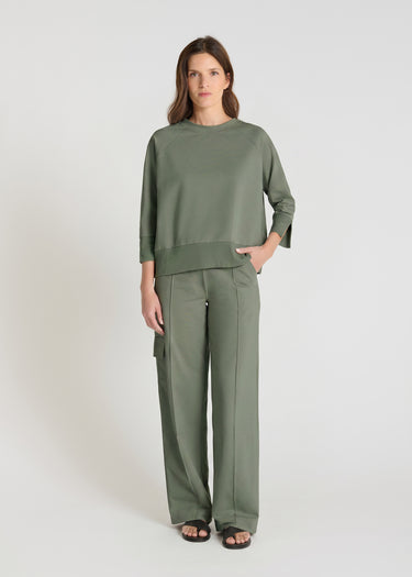 Sweat femme vert kaki en molleton, col rond, manches raglan longues, volume boîte - Vue de face Balisier
