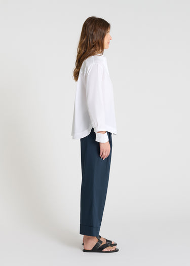 Détail chemise Dahlia blanc optique boutons nacre gravés patte boutonnage poignets fendus