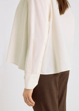 Image 4 : Blouse femme blanche chic, chemise en coton évasée, style intemporel décontracté chic – Dezba ivoire
