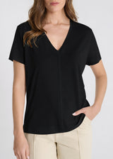 T-shirt noir femme chic Emilion, détail encolure V élégante et manches courtes, matière jersey coton lyocell douce