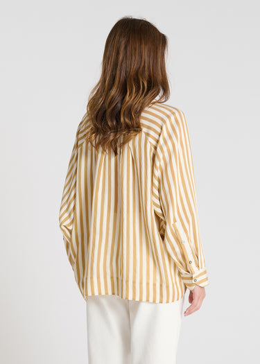 Détail chemise Flore jaune miel rayée voile coton boutons nacre patte boutonnage