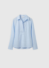 Blouse Hannah bleu ciel – popeline coton stretch, col polo, pinces poitrine, boutons nacre