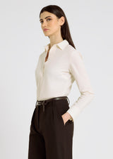 Blouse blanche femme cintrée en coton – blouse Hannah ivoire, coupe fittée, encolure col polo