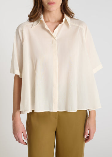 Détail chemise Hortensia ivoire rayée voile coton patte boutonnage col uni contrasté