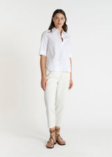Chemise blanche femme Isabella en popeline de coton, vue de face, col boutonné nacre, manches courtes, coupe droite élégante
