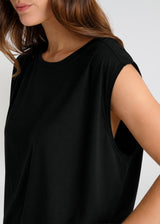 Caraco femme noir Krishn vue latérale, sans manches, tombé léger en jersey coton lyocell premium