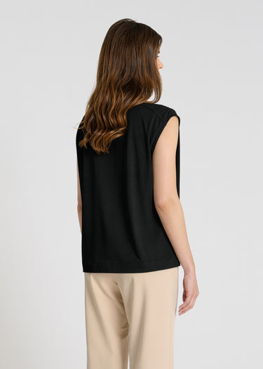 Top noir femme chic Krishn, détail empiècement épaules structuré, matière jersey coton lyocell fluide et légère