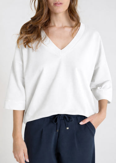 Pull oversize femme blanc molleton, volume droit décontracté, emmanchures basses - Vue de profil Lupin