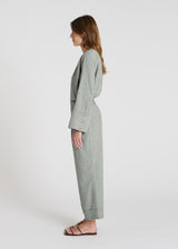 Détail pantalon Lilian beige kaki rayures lin passants croisés braguette zip bouton nacre