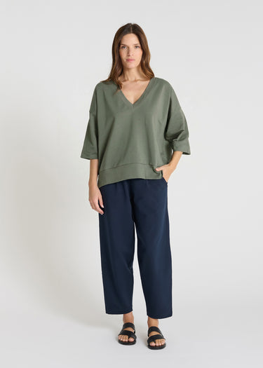Sweat femme oversize vert kaki col V bord-côte, manches coude – Lupin