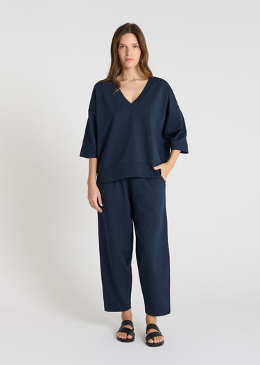 Pull col V femme Lupin bleu marine molleton volume oversize manches coude emmanchures basses