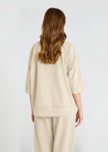 Pull femme col V oversize beige sable molleton – sweat manches coude bord-côte tenue casual chic