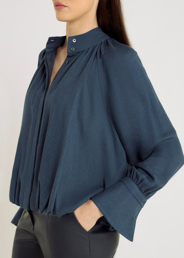 Chemise bleu indigo femme classe – volume boule, tombé léger, chemise bleu marine, tenue chic, Madeleine