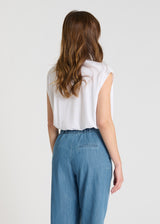Silhouette complète pantalon denim femme jambe ample élégant décontracté