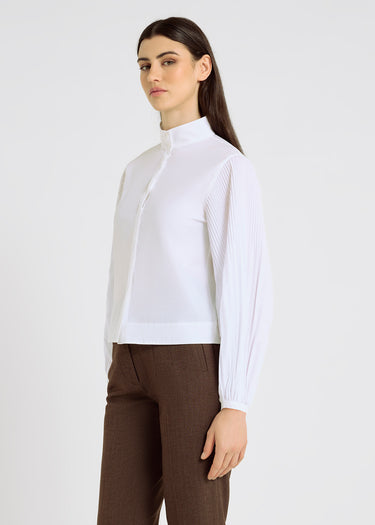 Chemise Olympe blanc optique col mao, détail manches plissées – boutons nacre naturelle
