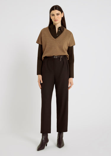 Pull Orfeo camel en mérinos, vue de face – manches courtes, encolure ronde, maille fine et douce