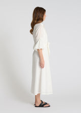 Robe chemise longue blanche fluide, ceinture amovible à nouer, silhouette élégante - Paquerette