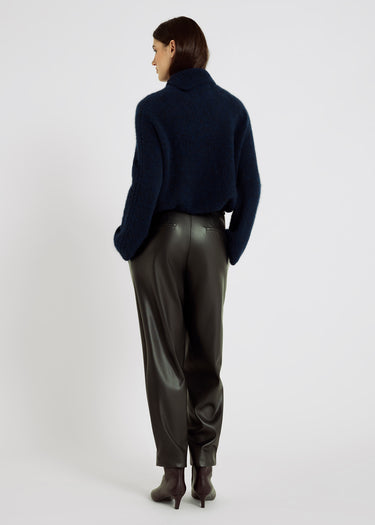 Pantalon noir femme à volume barrel – Pierre, poches passepoilées dos, jean fluide femme style