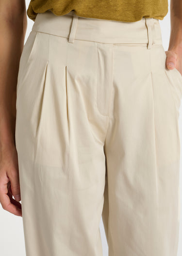 Pantalon Ravi craie – vue de dos, poche passepoilée, pantalon élégant femme