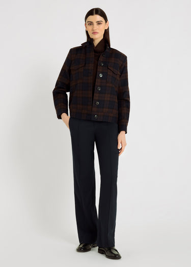 Veste Rosamund bleu nuit en laine, vue de face – col montant martingale, boutons en corne