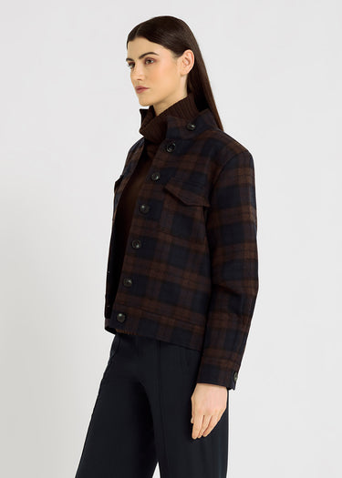 Veste Rosamund bleu nuit, détail col montant et poignets plissés – veste sans manche style chic