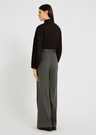 Tenue élégante femme pantalon gris anthracite chevron, silhouette allongée – Samuel