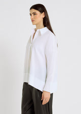 Chemise blanche femme chic, volume oversize, fente poignet, découpe dos – Simone
