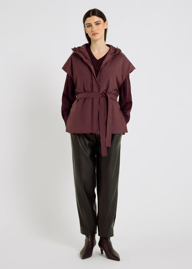 Doudoune kimono femme bordeaux, volume ample, capuche ajustable, ceinture surpiquée – Susan