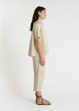Chemisier blanc femme chic – Tanvi Craie, col structuré et boutons nacre, manches courtes