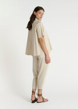Chemise femme classe en coton – Tanvi Craie, longueur arrière prolongée, silhouette fluide