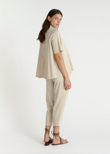Chemise femme classe en coton – Tanvi Craie, longueur arrière prolongée, silhouette fluide