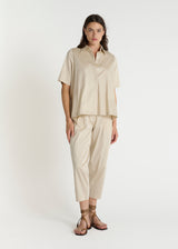 Chemise blanche femme chic en satin de coton – Tanvi Craie, vue de face, coupe évasée