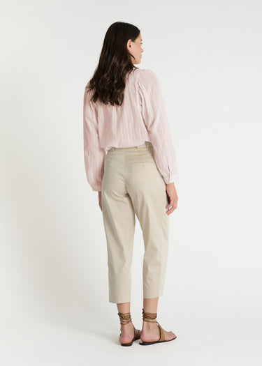 Chemisier femme rose chic, boutons nacre, col élégant, coupe fluide – Umila