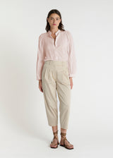 Chemise femme rose en voile de coton armuré, coupe droite, manches longues à smocks – Umila
