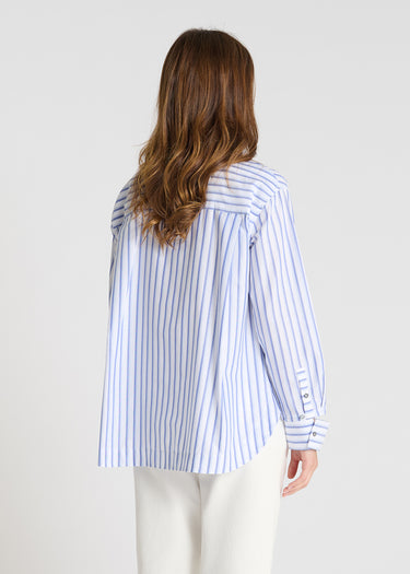 Détail chemise Zinnia bleu ciel rayée twill coton patte boutonnage poignets fendus