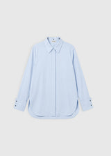 Chemise bleu ciel femme chic Aurore – double poignets, boutons nacre, patte cachée
