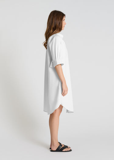Robe Amaryllis blanc optique portée robe chemise femme popeline fluide moderne élégante