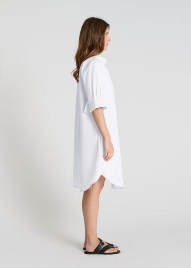 Robe Amaryllis blanc optique portée robe chemise femme popeline fluide moderne élégante
