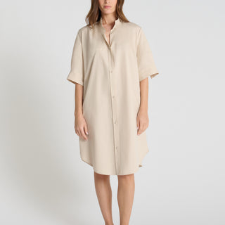 Robe chemise femme Amaryllis beige sable popeline col montant V manches courtes fendues
