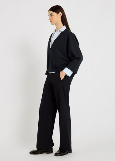 Top Andre bleu nuit – flanelle souple, col V, idéal en superposition sur chemise
