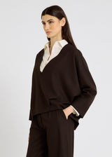 Top rayé Andre R choco – flanelle souple, col V, idéal en superposition sur chemise
