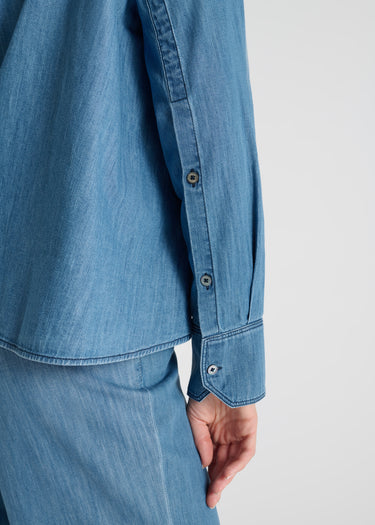 Vue arrière chemise Anemone bleu indigo dos long fluide denim souple jean femme
