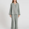  Blouse femme chic kaki à rayures fines, encolure fendue, manches longues - Vue de face - Blouse Arome
