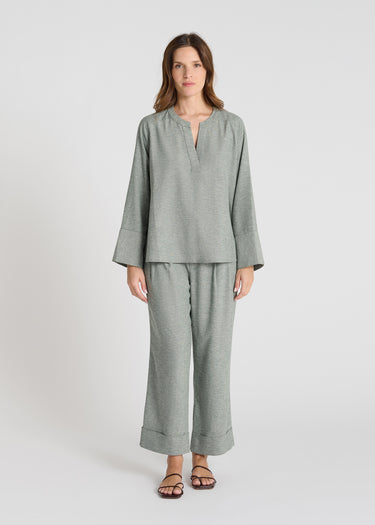  Blouse femme chic kaki à rayures fines, encolure fendue, manches longues - Vue de face - Blouse Arome