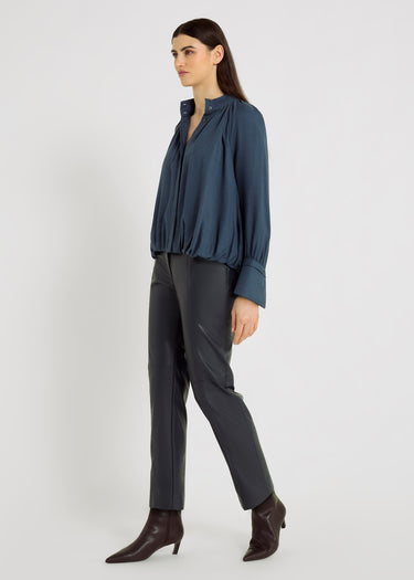 Pantalon Arthur gris anthracite – passepoils dos, fermeture zip, bouton corozo
