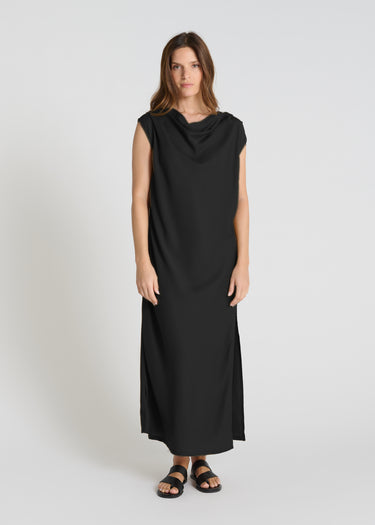 Robe longue noire femme Badiane Tencel col bénitier drapé coupe droite fentes côtés
