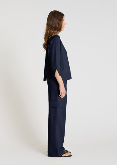 Détail pull sans manche femme bleu nuit, maille de coton premium, bord-côte graphique - Vue rapprochée Tournesol
